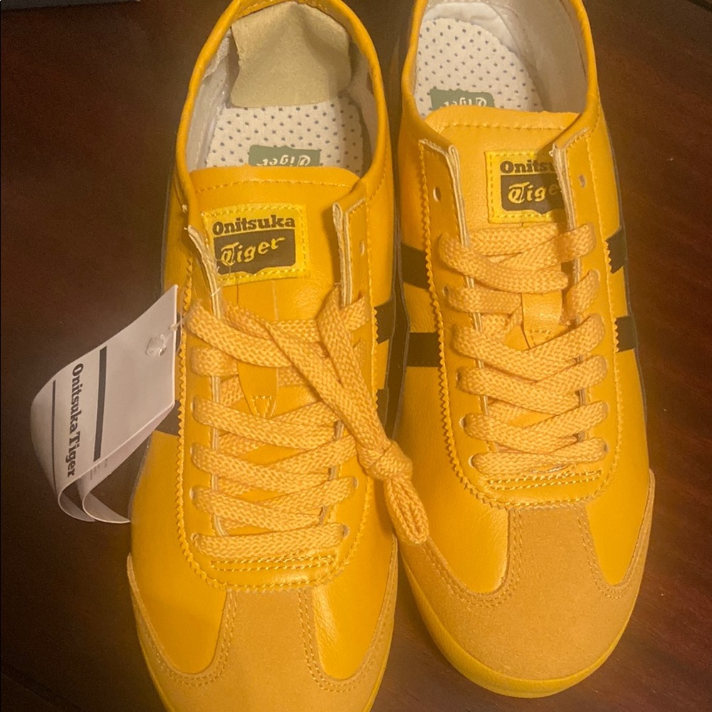 Onisuka tiger sneakers 
Size 8 US
Unisex